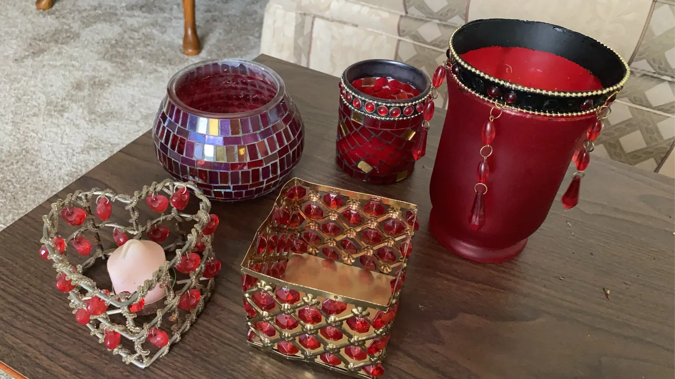 Red & Gold Decorative Candle Holders – 5 Pieces