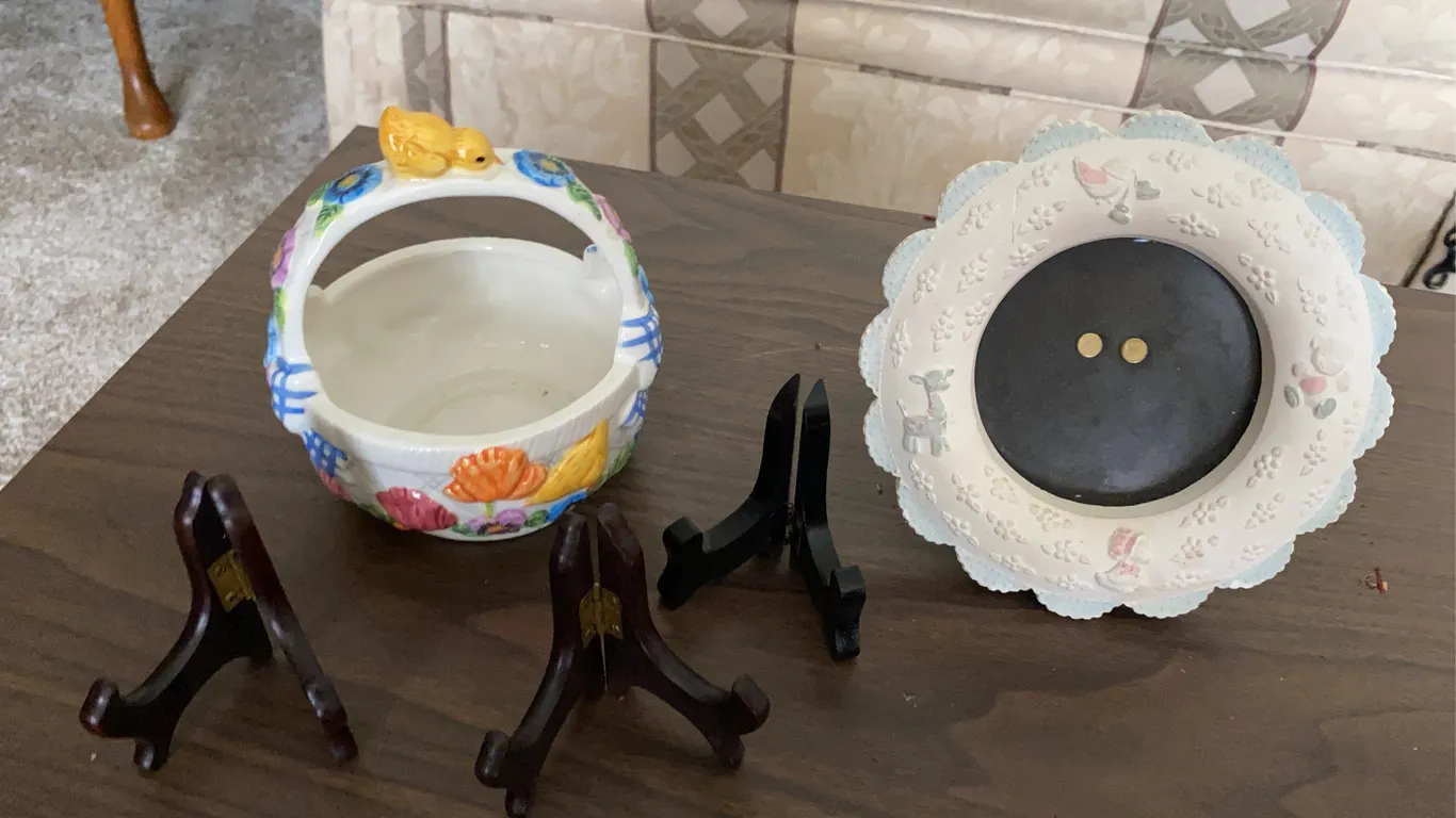 Easter Basket, Decorative Photo Frame & Display Easels
