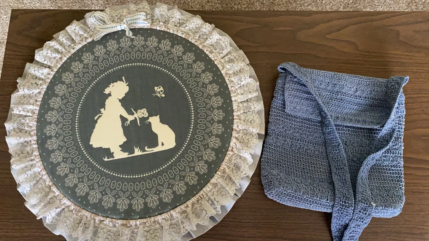 Vintage Silhouette Wall Décor & Crocheted Shoulder Bag