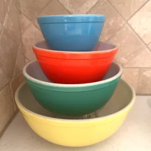 Vtg Pyrex nesting bowls