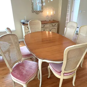 French Country dining set w/rattan backed chairs