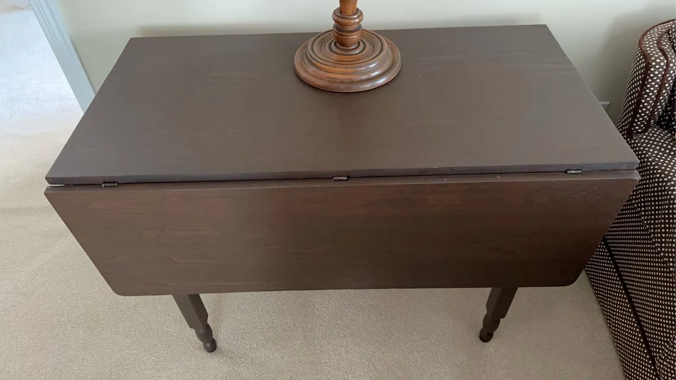 Drop leaf table
