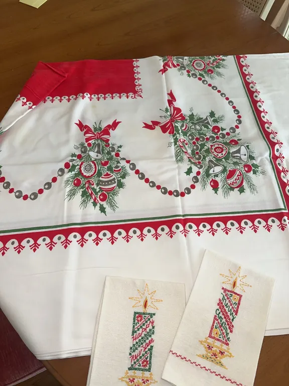 Vintage holiday linens