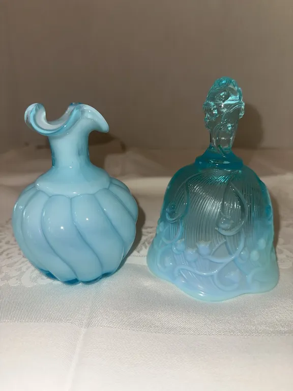 Fenton – blue ruffle vase and blue bell