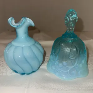Fenton – blue ruffle vase and blue bell