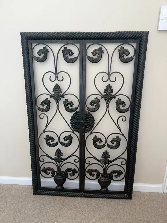 Beautiful metal wall decor 31 x 47