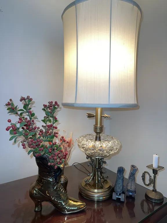 Vintage decor – large brass boot, lamp, etc.
