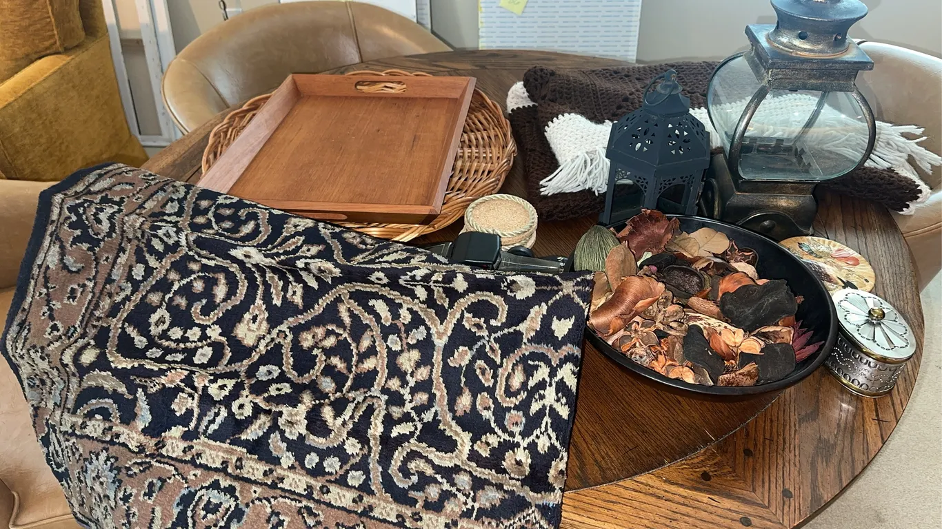 Quality throw rug and various other decor