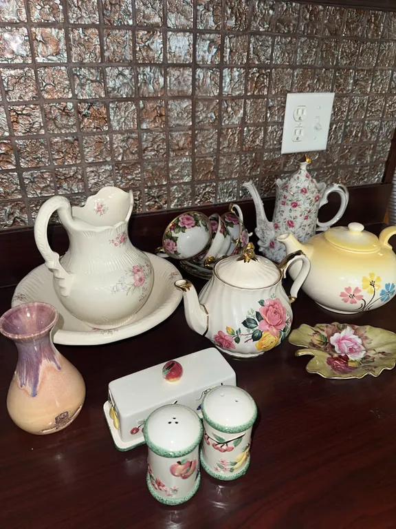 Sadler teapot, stoneware and more