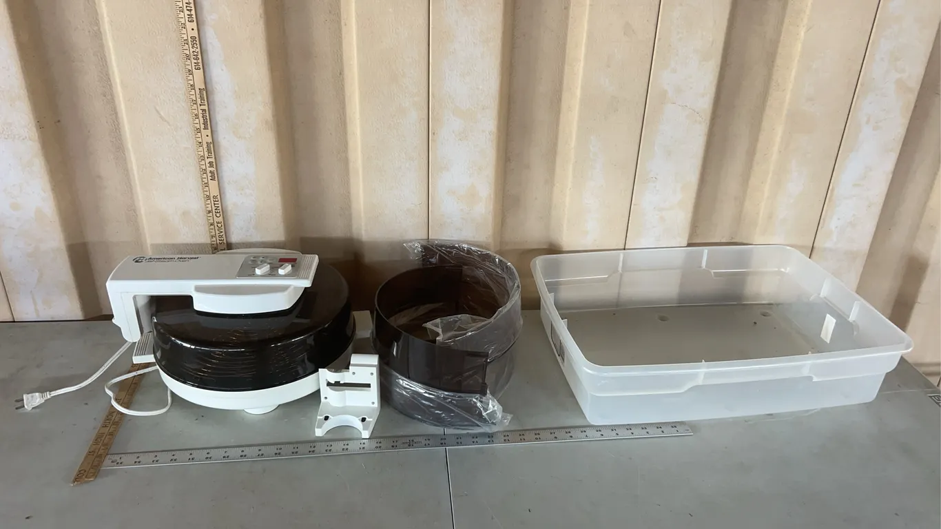 American Harvest Jet-Stream Oven, Plastic Mount Some Damage