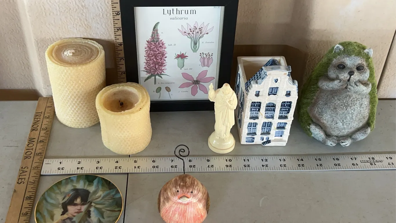 2 Honeycomb Candles, Resin Hedgehog, Bird Picture Holder, Delft Blauw Planter (Repaired), Etc.