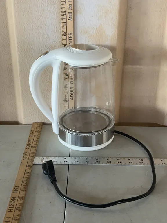 Top Wit Electric Kettle, Turns On