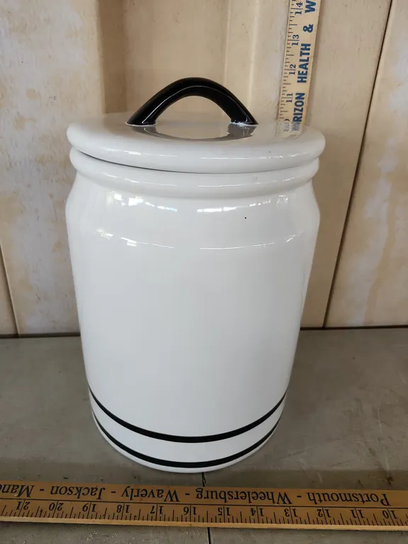 Hotel Collection Large Ceramic Canister/Cookie Jar 7.75"X11.5"