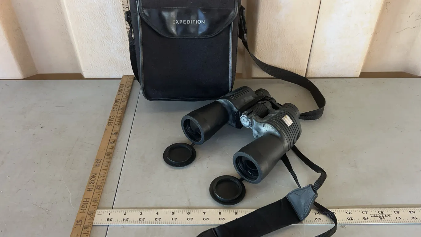 Expedition 10X50 BAK4 FOV342/1000 Yds Model 800437 Binoculars W/Carry Case, Looks Clear, Works