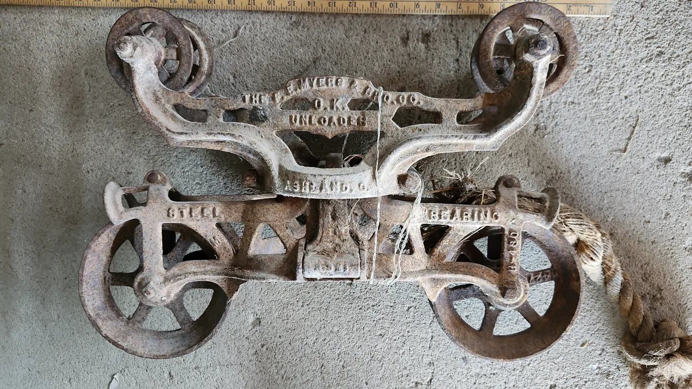 Antique F.E. Myers & Bro O.K. Unloader Cast Iron Hay Trolley/Pulley System Ashland, Ohio 22.5"X6.5"X