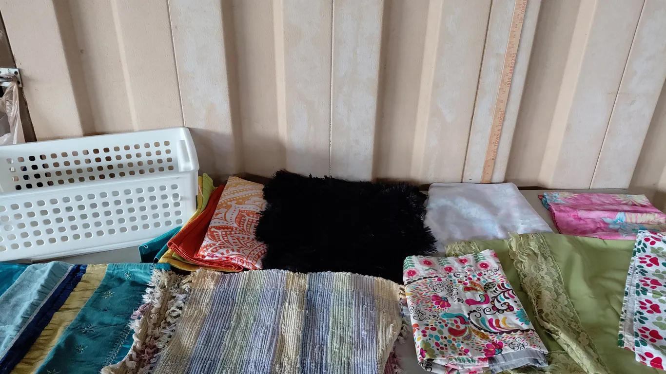 Assorted Table Runners, Placemats, & Table Cloth