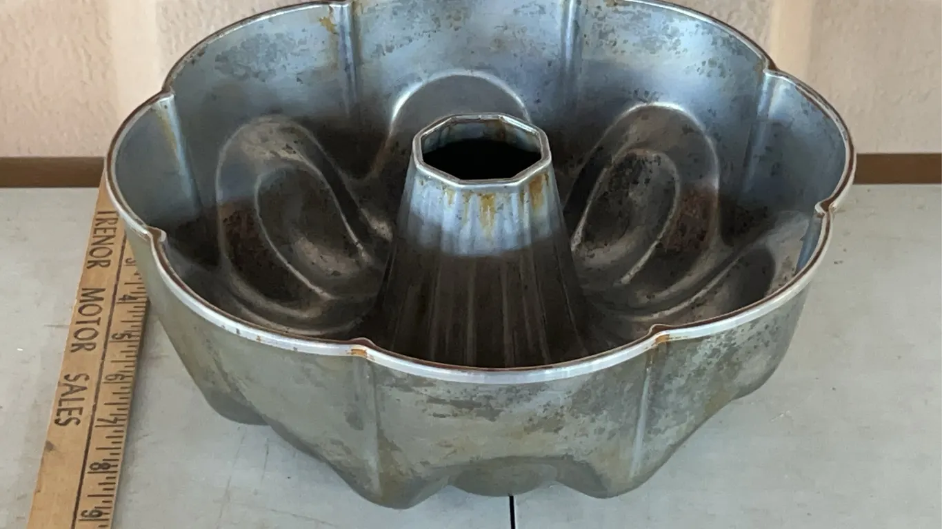 Vintage West Bend Shape Cake Pan/Bundt Pan