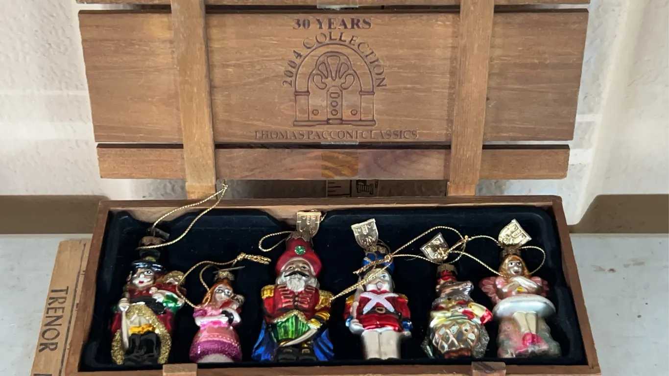 2004 Collection Thomas Pacconi Classics Glass Ornament Set