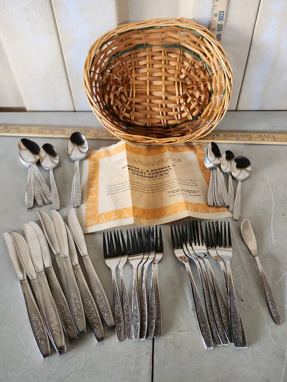 Vintage 44 Pc Spring Ballad Rogers/Oneida Flatware Set