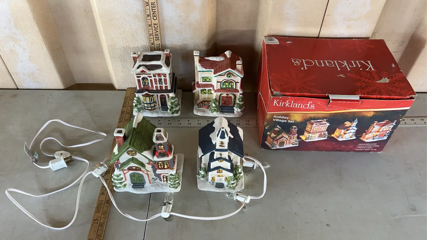 Kirklands Holiday Village Set