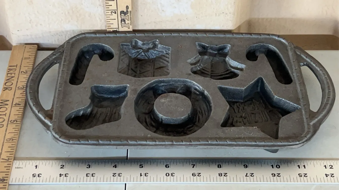 Cast Iron Holiday Pan 12.75"X6.75"