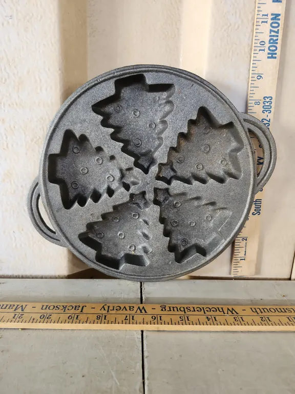 Cast Iron Tree Pan 10.5"X9"