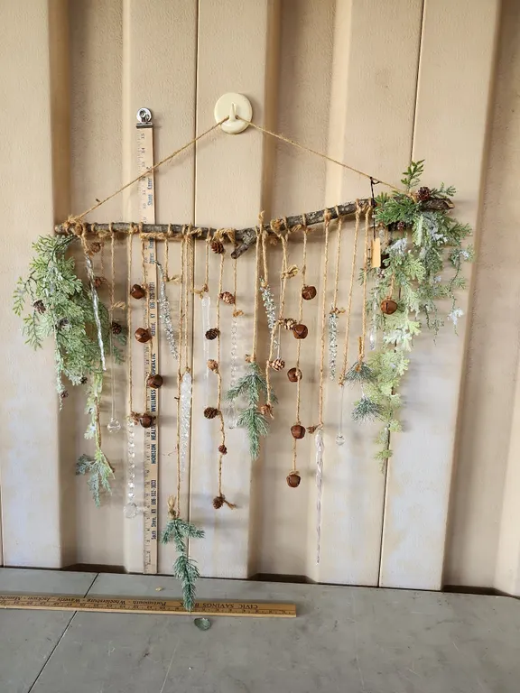 Folk Art/Country Christmas Decor 30" Wide