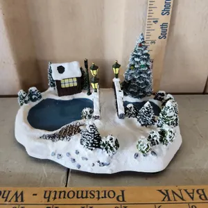 2001 Thomas Kinkade Hawthorne Village "Skating At The Pond" Battery Operated, Missing 1 Post Light