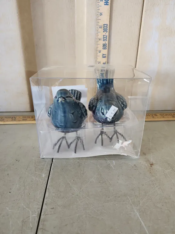 New Pair Ceramic Birds, Metal Feet