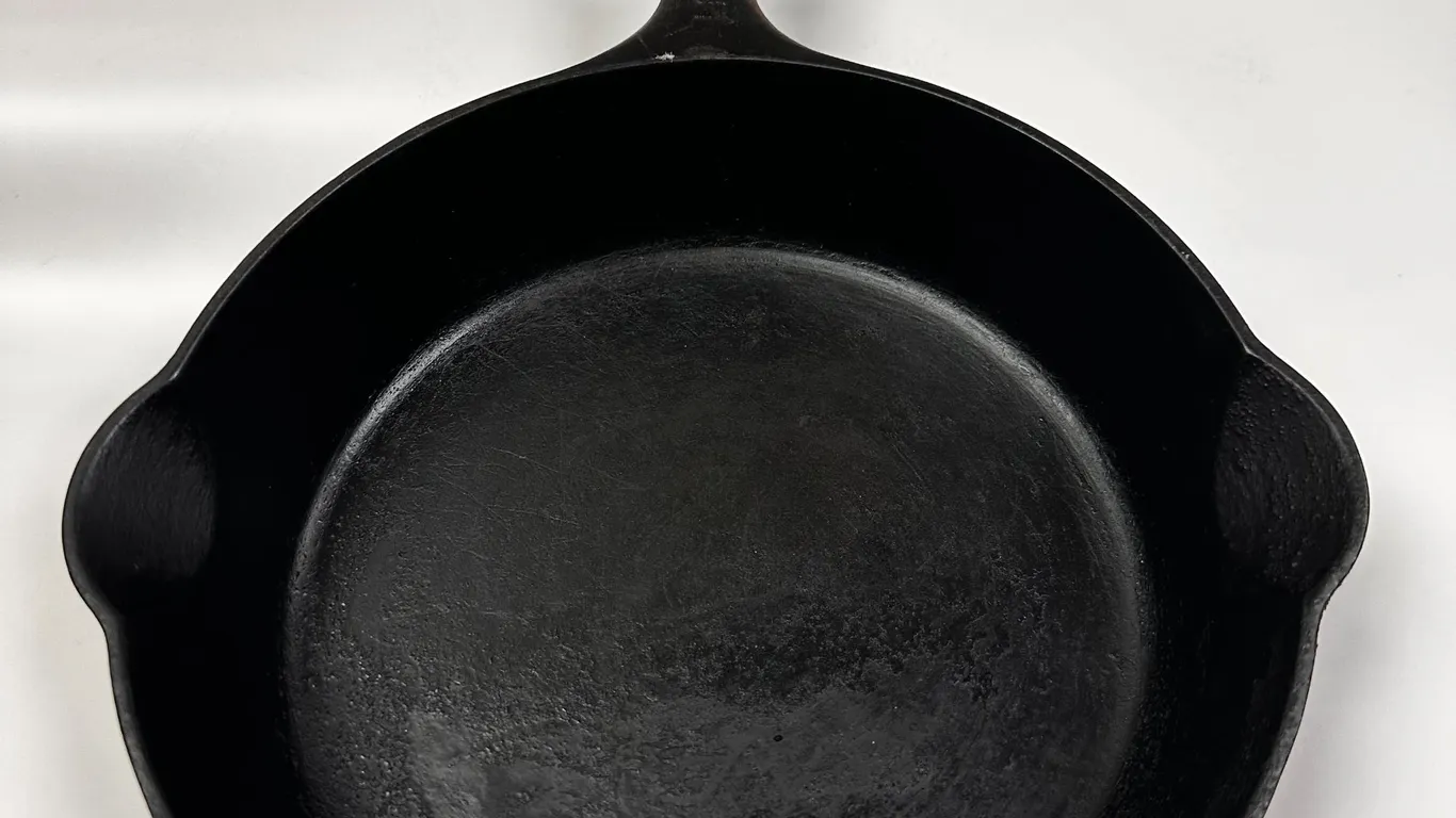 Griswold No. 5 Cast Iron Skillet