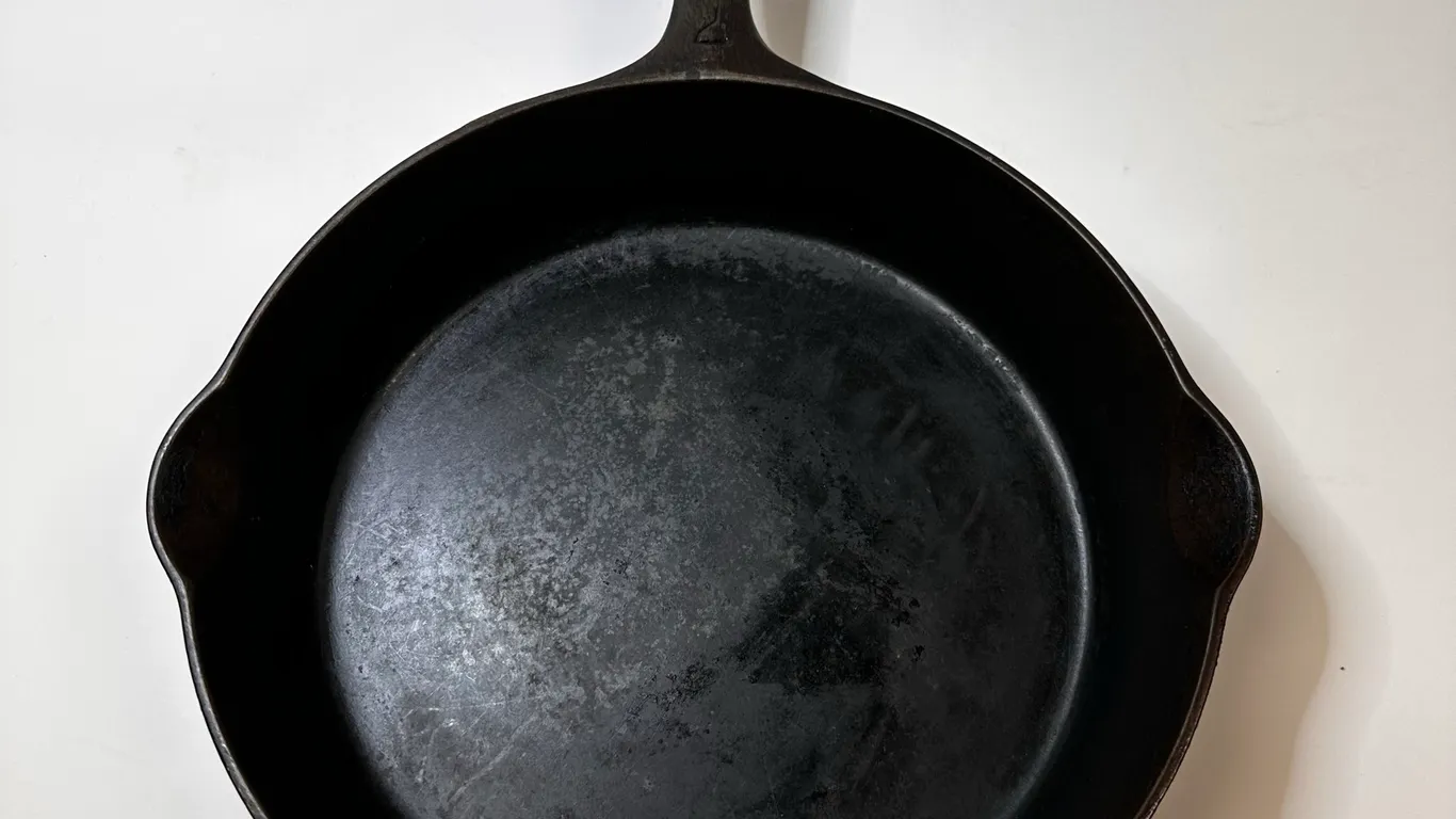 Griswold Cast Iron Skillet No. 7