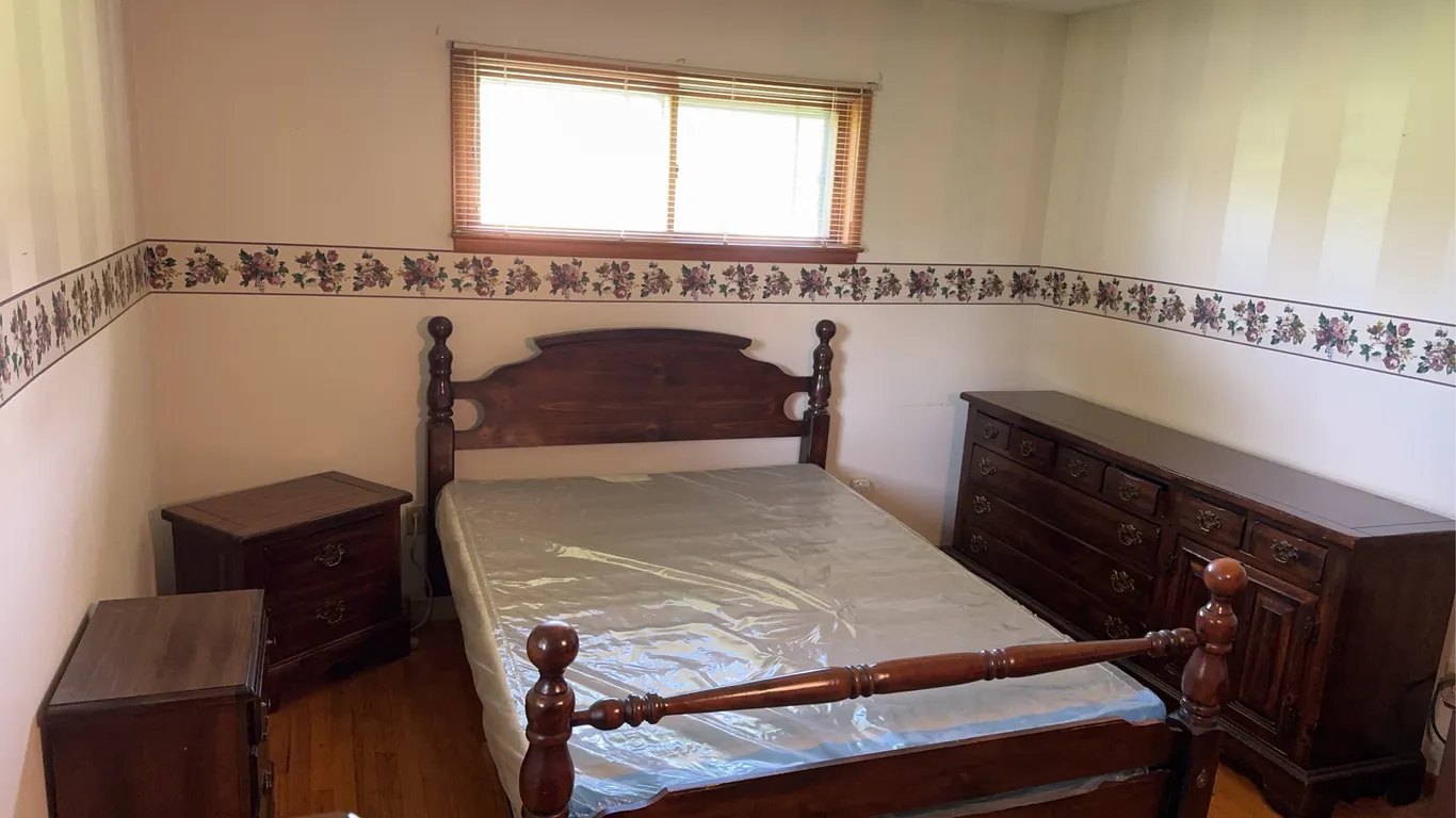 5pc. Open Hearth Bedroom Suit