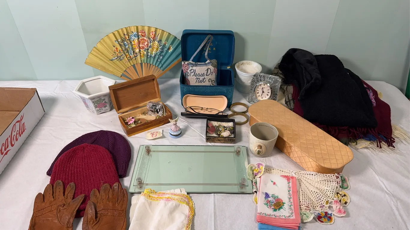 Ladies Accessories & Decor