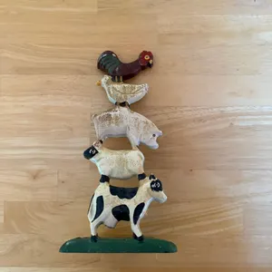 Vintage Cast Metal Stacked Farm Animals Sculpture – Cow Pig Rooster – Rustic Farmhouse Decor