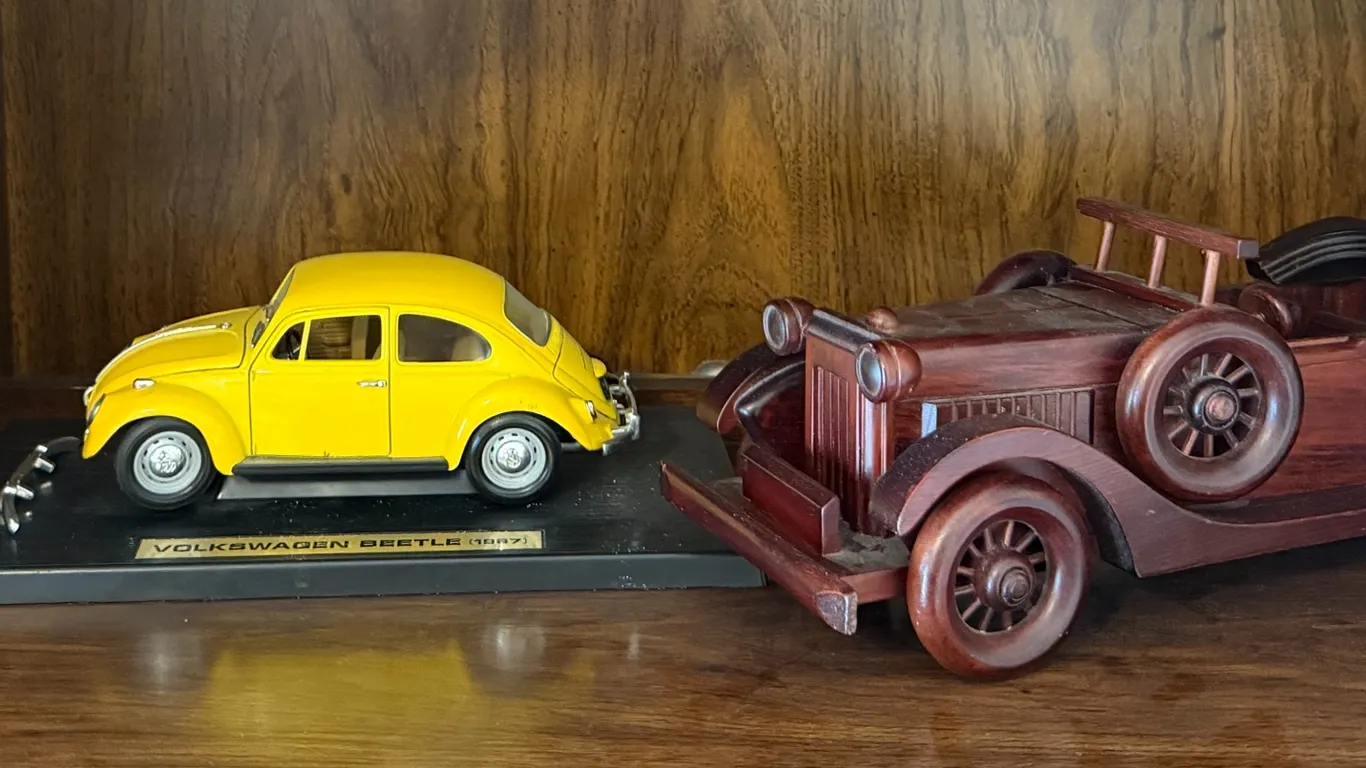 Vintage Automobile Decorative Collection – 3-Piece Lot