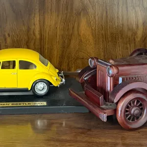 Vintage Automobile Decorative Collection – 3-Piece Lot