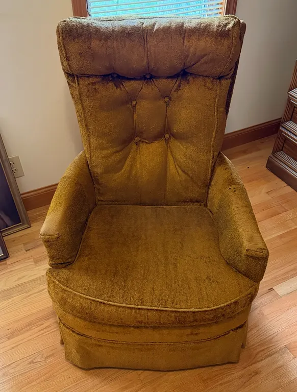 Vintage Mustard Gold Tufted High-Back Lounge Chair – Retro Accent Chair
