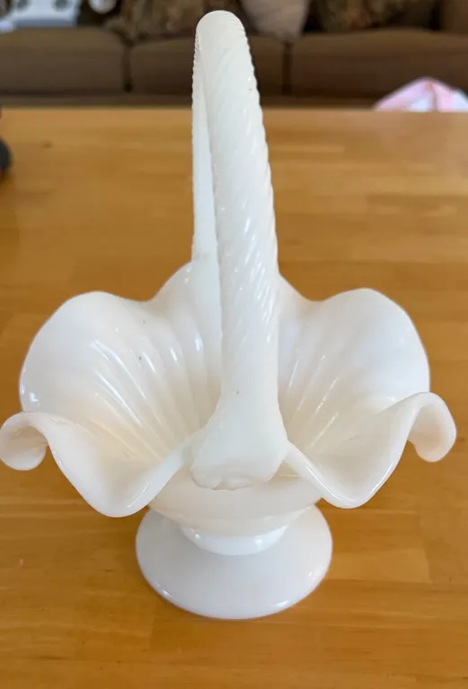 Vintage White Milk Glass Basket – Ruffled Edge & Twisted Handle – Decorative