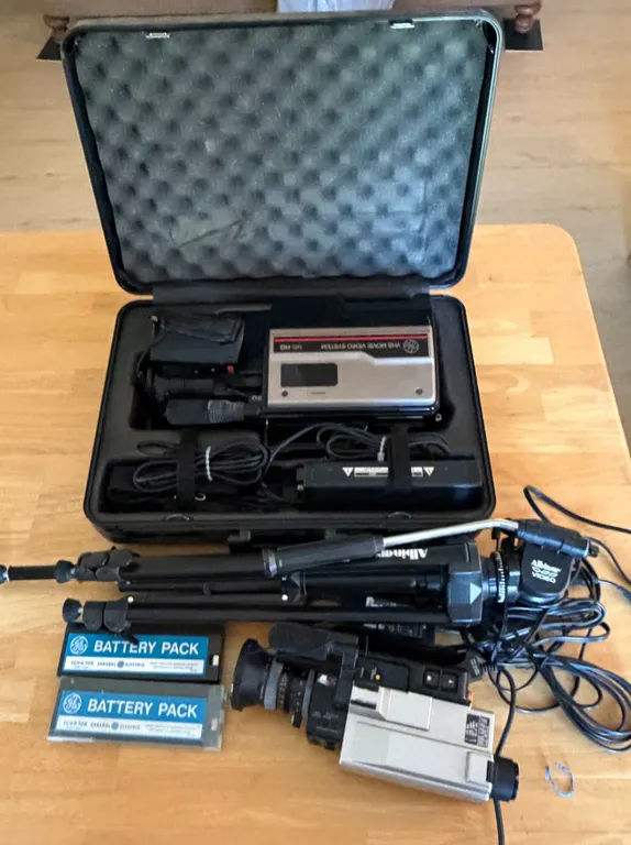 Vintage GE VHS Movie Video System & Pentax Video Camera Bundle – Case, Accessories & Battery Packs