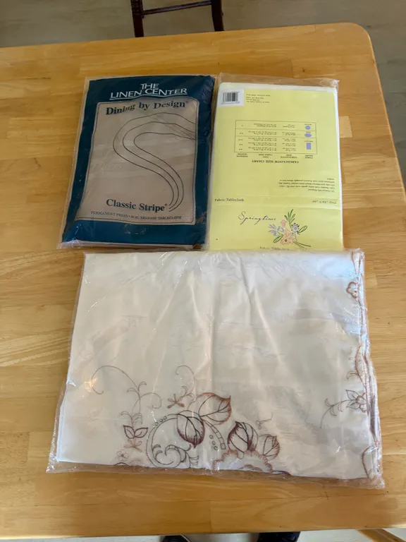 Vintage Tablecloths – 3-Piece Lot