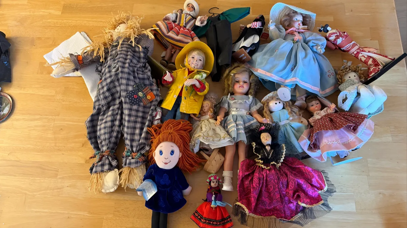 Large Mixed Doll Collection – Vintage & Decorative Dolls
