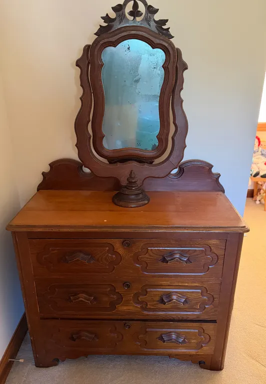 Antique Style 3-Drawer Dresser with Tilting Mirror