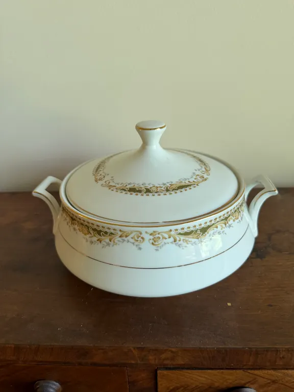 Signature Collection Select Fine China Covered Vegetable Serving Dish