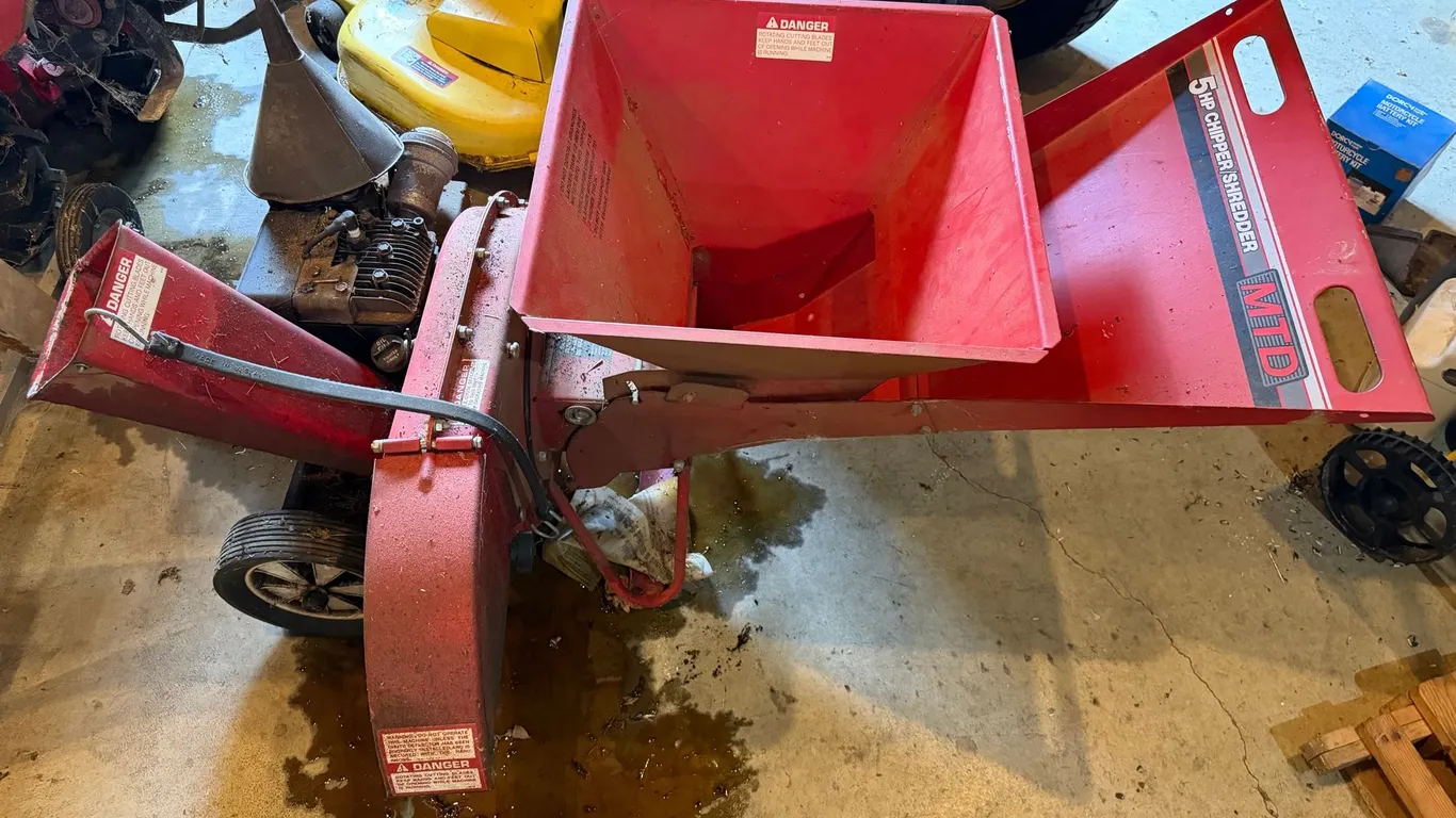 MTD 5HP Chipper Shredder Yard Machine