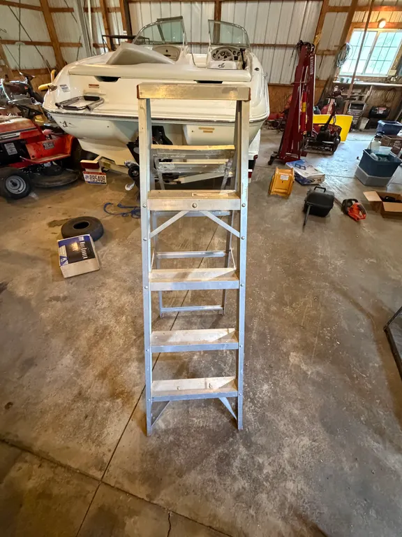 5 Ft Aluminum A-Frame Step Ladder Model 31C05