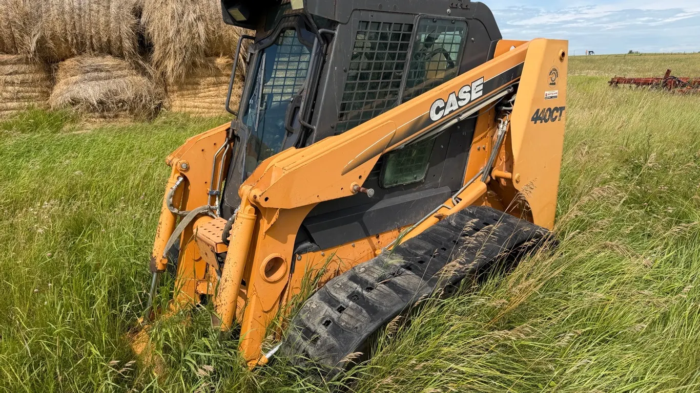 2007 Case 440 CT Tracked Skid Steer Loader w/ Bucket * Needs left side drive repair (Additional info in description)