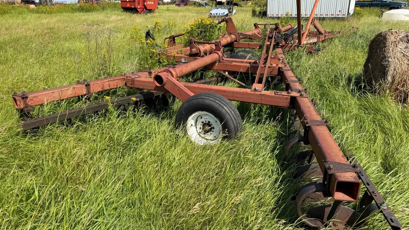 35’ White 272 Field Disk, 19” Smooth Blades