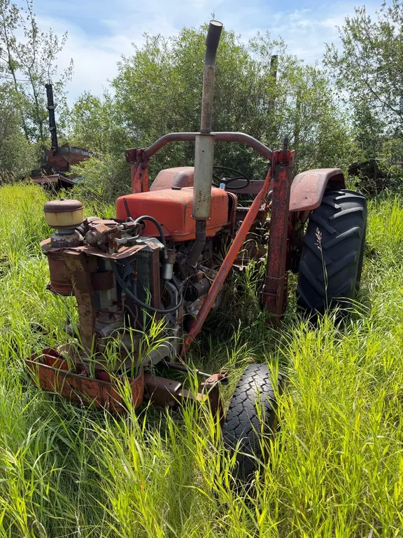 Massey 2wd Tractor w/ Loader