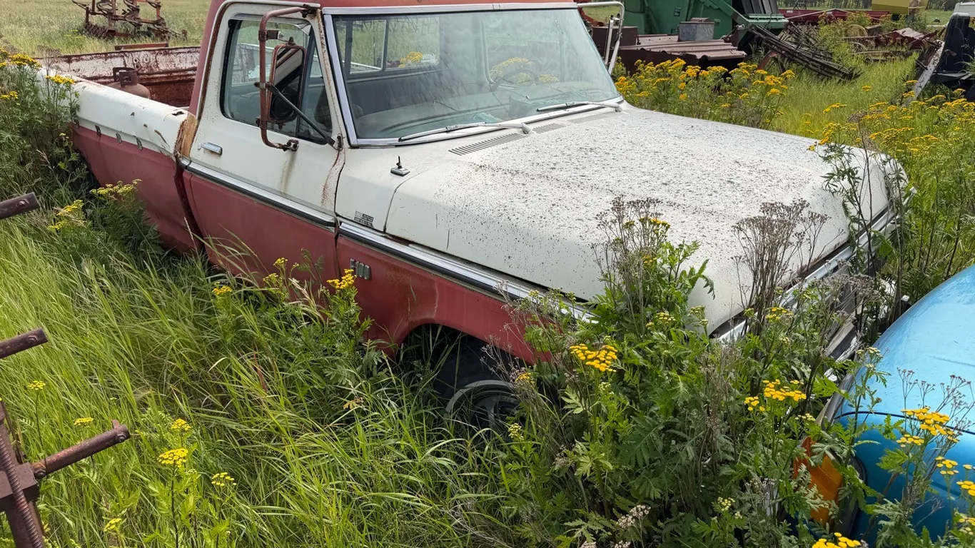 1976 Ford F100 Truck, 302 V8, Auto, Running when parked