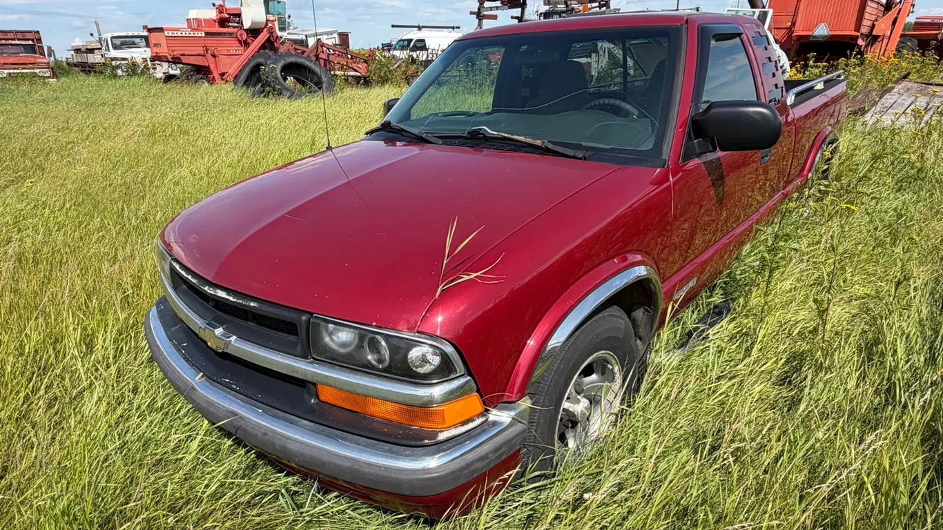 2001 Chevrolet Sonoma, Auto, Extended Cab, Mag Wheels, Maroon, VIN 1GCCS19W818220929